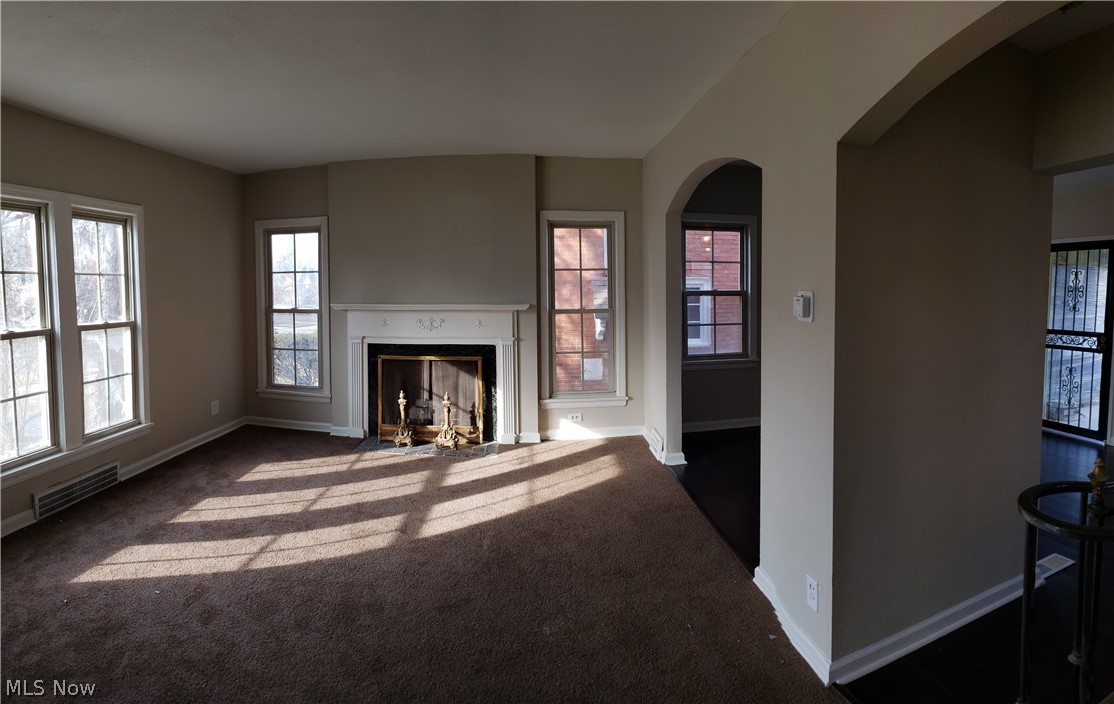 3667 Riedham Road Cleveland, OH 44120 - Photo 11 of 27 L-shape living and dinning room with neutral colors throughout.