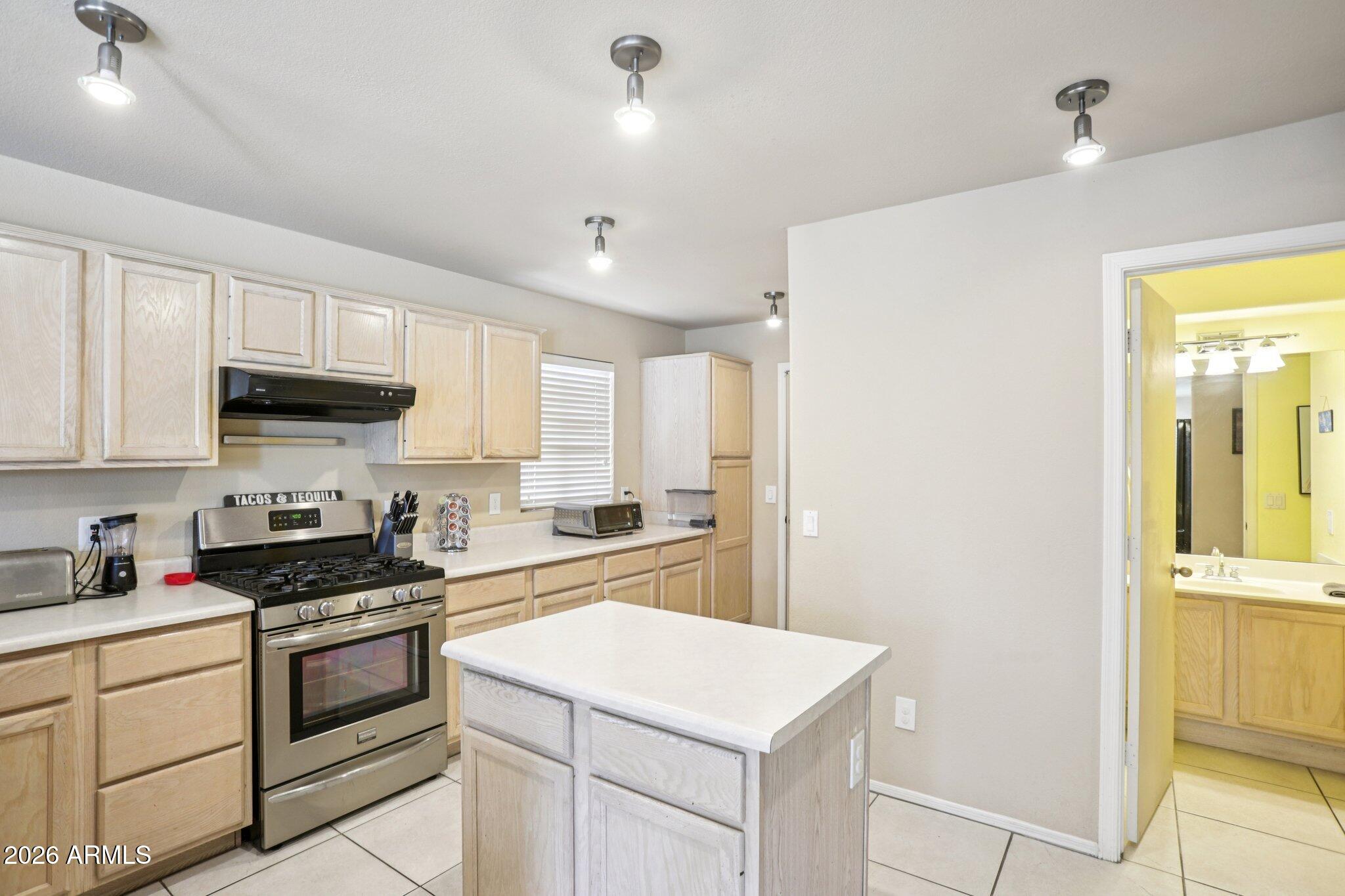 13414 South 47th Way Phoenix, AZ 85044 - Photo 10 of 32 a kitchen with a stove a sink and a refrigerator
