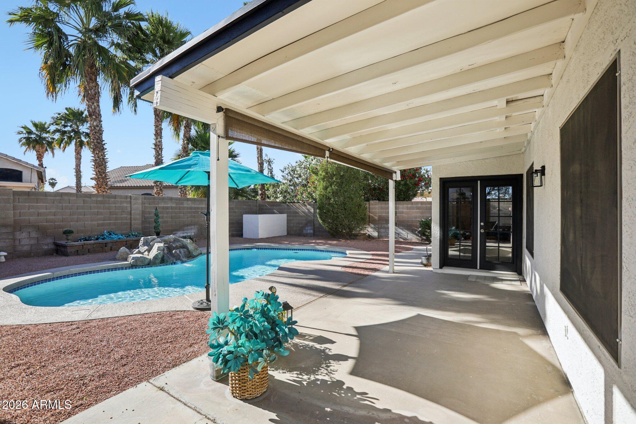 13414 South 47th Way Phoenix, AZ 85044 - Photo 24 of 32 a view of a patio with table and chairs and potted plants