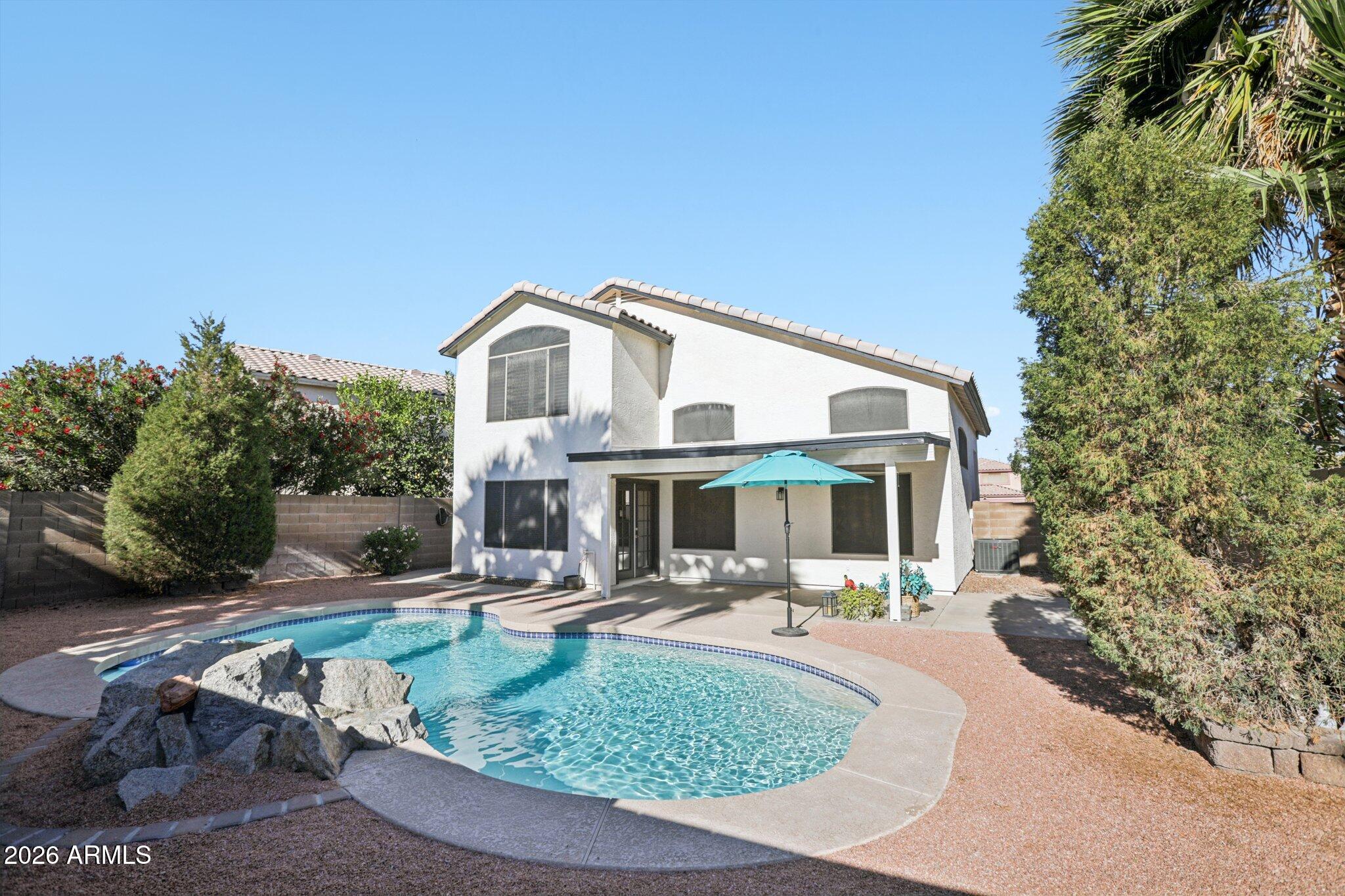 13414 South 47th Way Phoenix, AZ 85044 - Photo 26 of 32 a front view of a house with garden