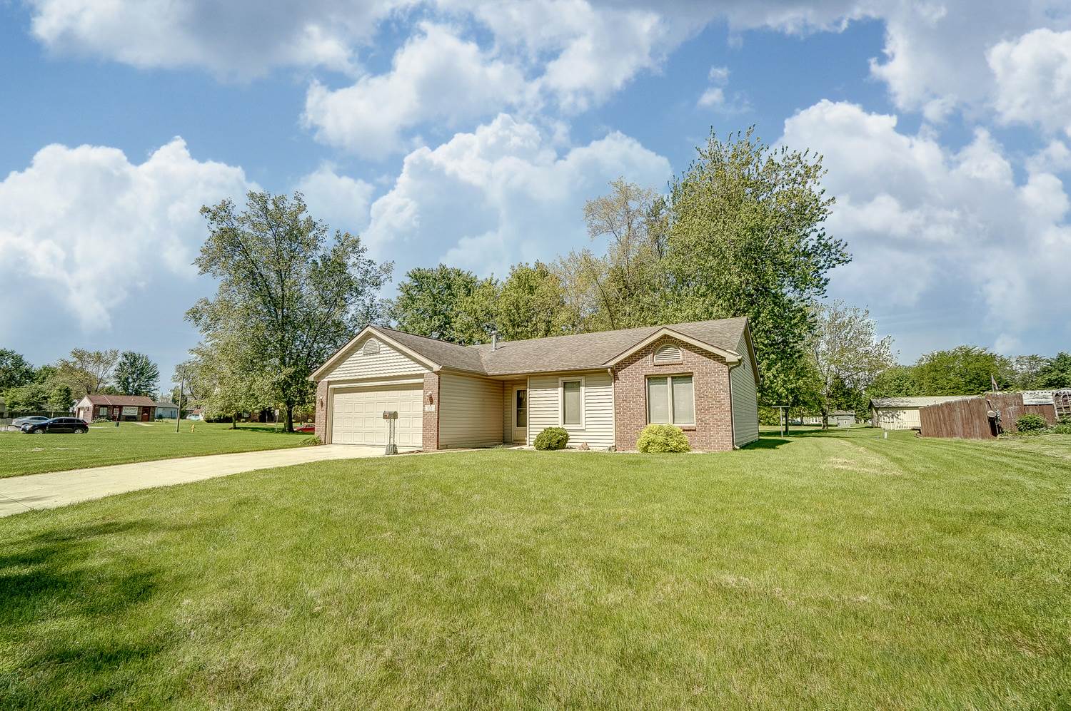 312 Springer Drive Butler, IN 46721 - Photo 2 of 34