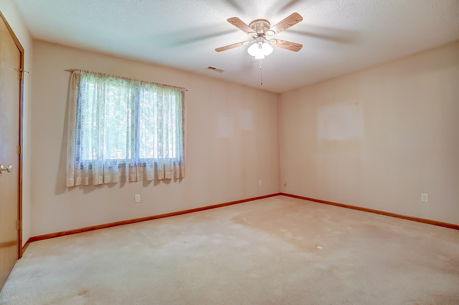 312 Springer Drive Butler, IN 46721 - Photo 15 of 34