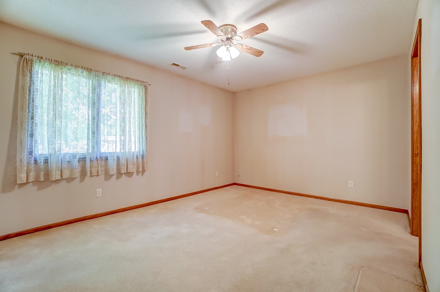 312 Springer Drive Butler, IN 46721 - Photo 18 of 34