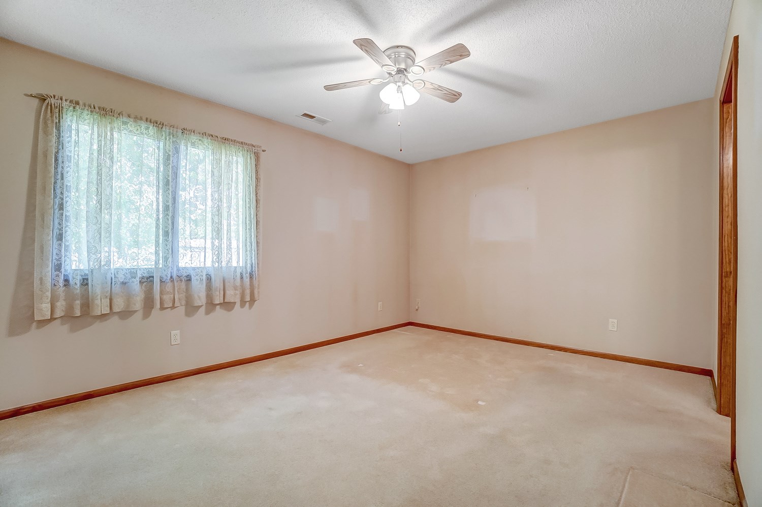 312 Springer Drive Butler, IN 46721 - Photo 19 of 34