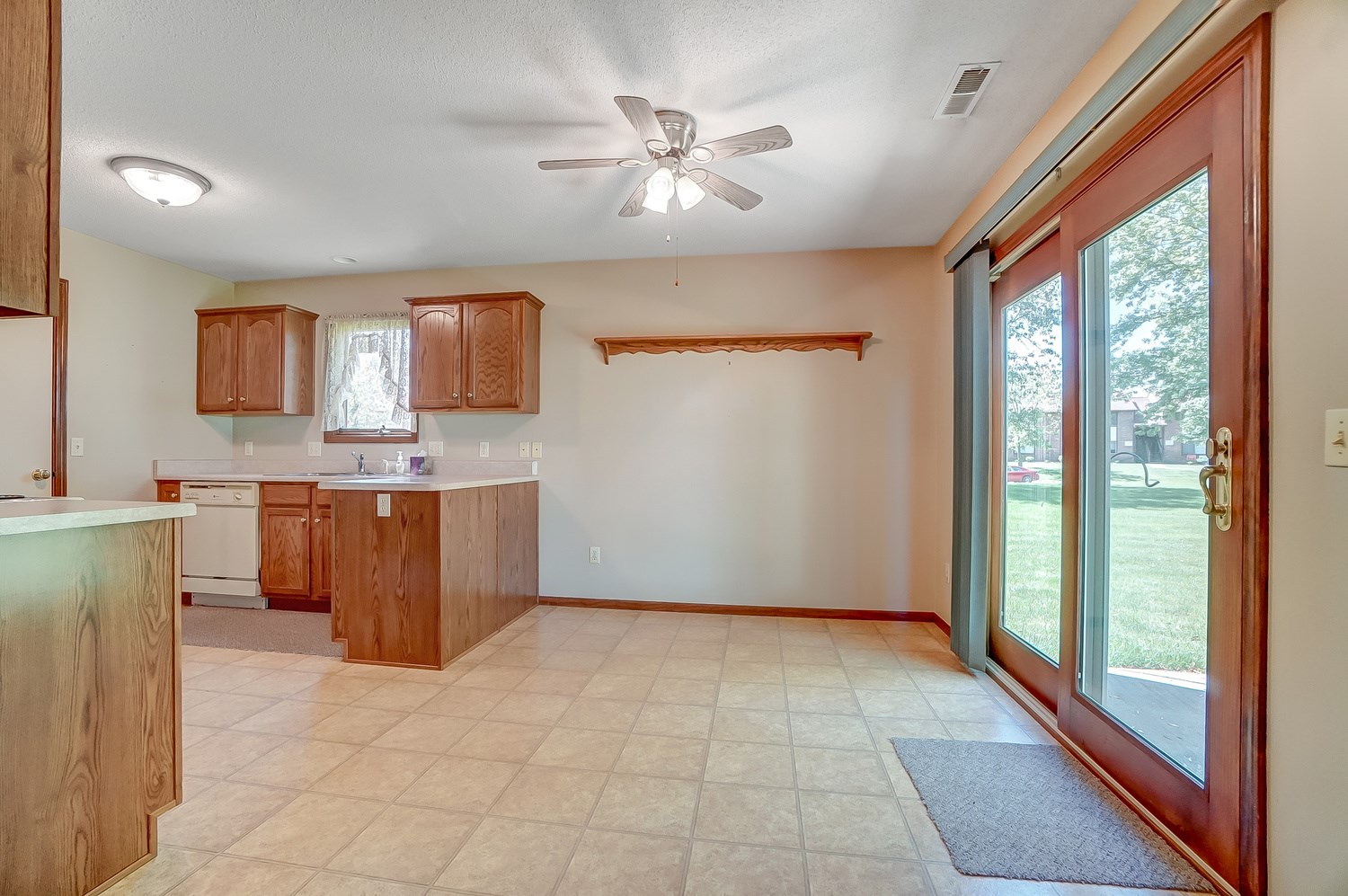 312 Springer Drive Butler, IN 46721 - Photo 8 of 34