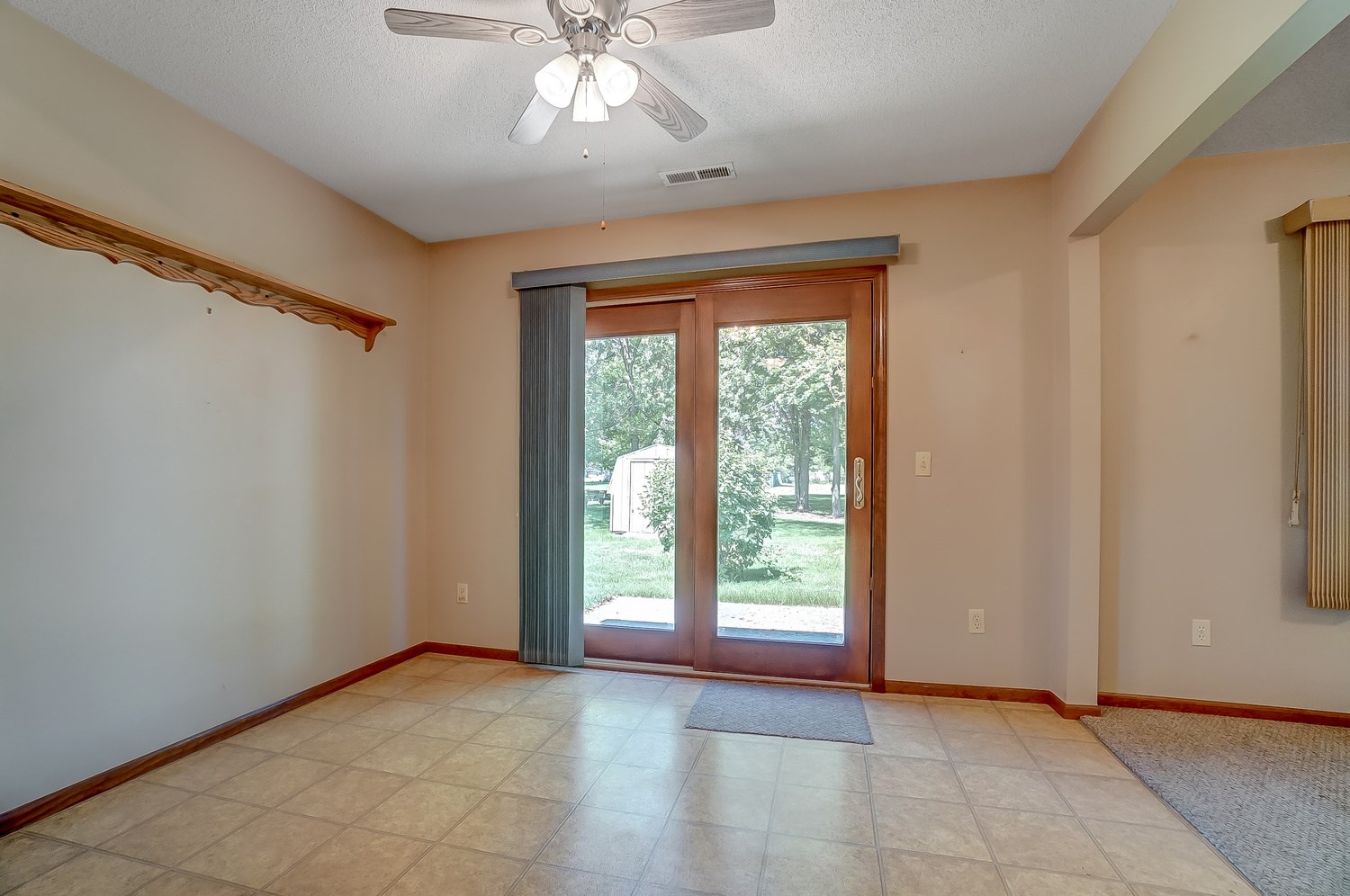 312 Springer Drive Butler, IN 46721 - Photo 9 of 34