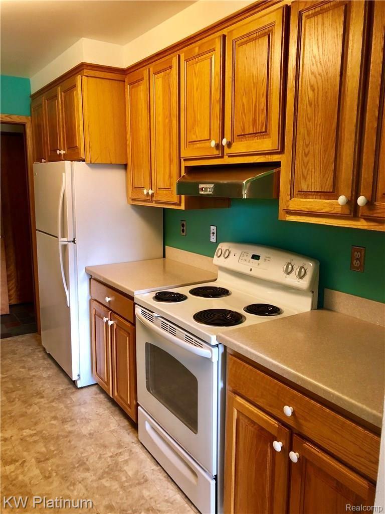 2055 Oklahoma Avenue Rochester, MI 48309 - Photo 30 of 53 fullsizeoutput_cdb.jpeg
