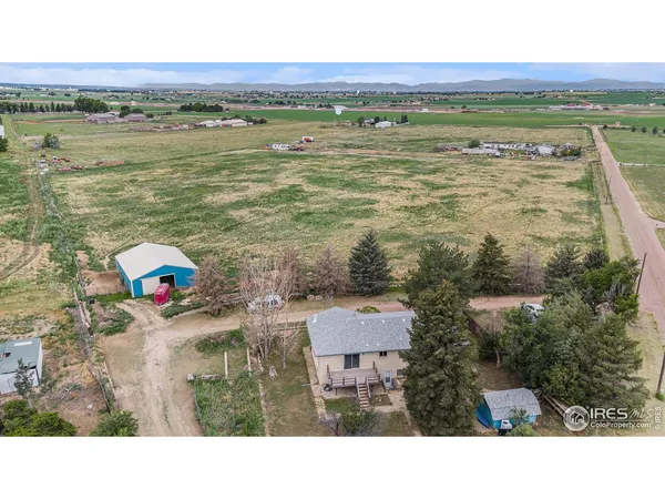 a view of an outdoor space and city view