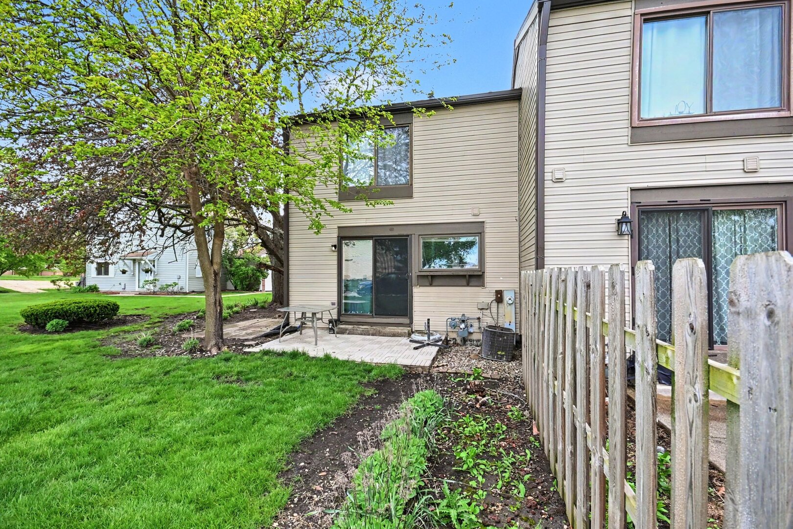 554 Alton Court Carol Stream, IL 60188 - Photo 2 of 24