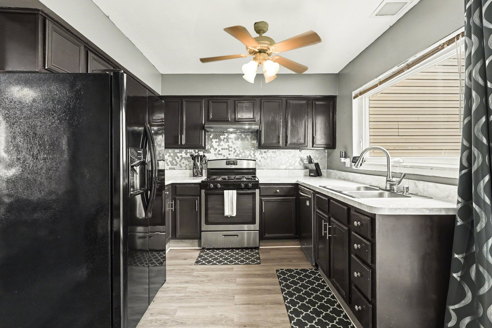 554 Alton Court Carol Stream, IL 60188 - Photo 5 of 24