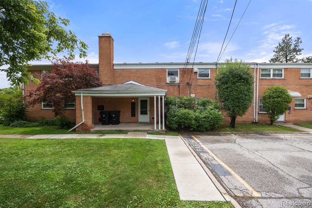 2704 West 13 Mile Road, Unit 12 Royal Oak, MI 48073 - Photo 4 of 20