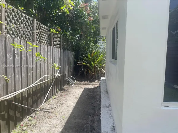 $2,500 | 554 Northeast 74th Street, Unit 2, Miami, FL 33138