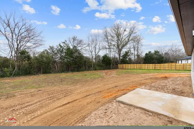 a view of a tennis court