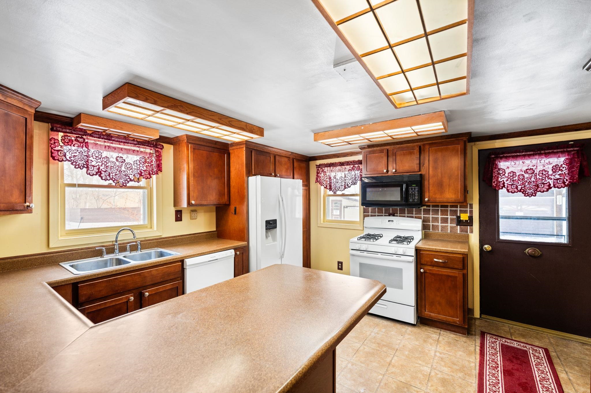 1663 County Road 633 Grawn, MI 49637 - Photo 11 of 43