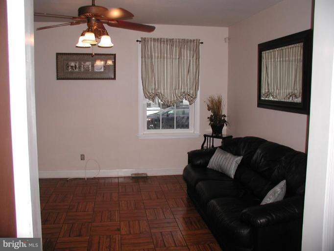 10 Eastship Road Dundalk, MD 21222 - Photo 4 of 21 Living Room