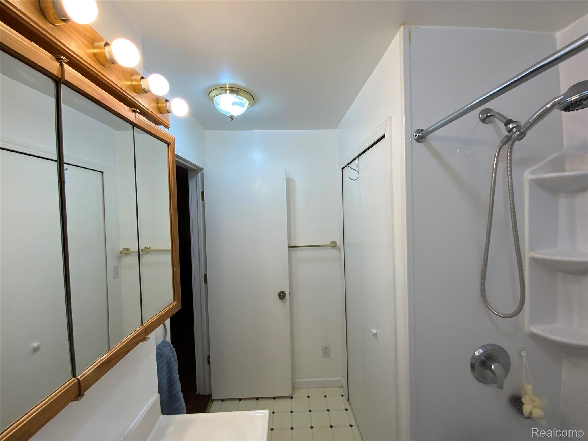 2152 Roslyn Road Grosse Pointe, MI 48236 - Photo 14 of 41 Photo Sep 21, 5 15 38 PM.jpg