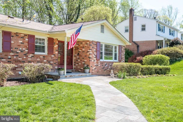 $775,000 | 8709 Powder Horn Road, Springfield, VA 22152