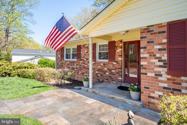 $775,000 | 8709 Powder Horn Road, Springfield, VA 22152