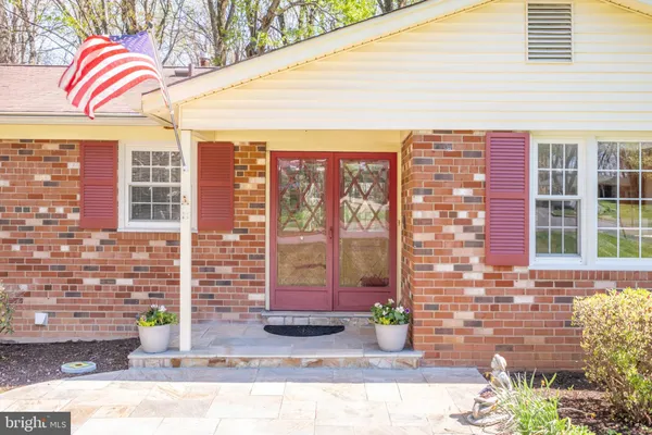 $775,000 | 8709 Powder Horn Road, Springfield, VA 22152