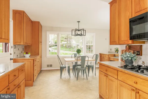 $775,000 | 8709 Powder Horn Road, Springfield, VA 22152