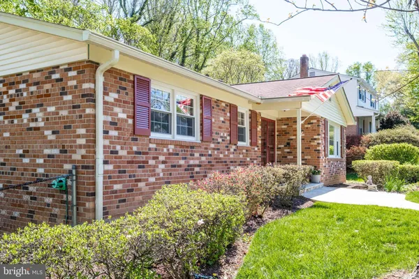 $775,000 | 8709 Powder Horn Road, Springfield, VA 22152