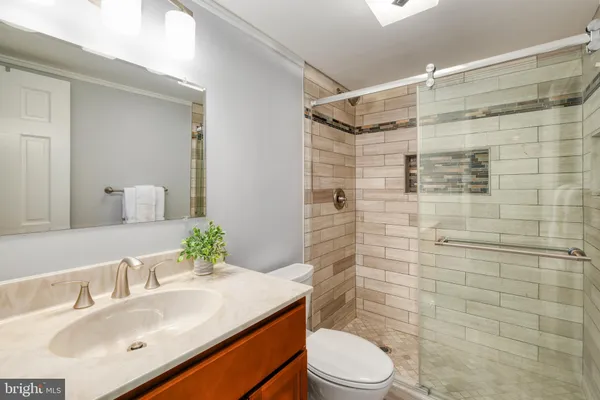 $775,000 | 8709 Powder Horn Road, Springfield, VA 22152