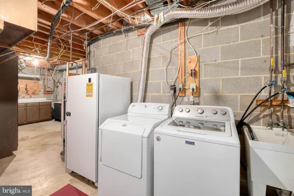 $775,000 | 8709 Powder Horn Road, Springfield, VA 22152