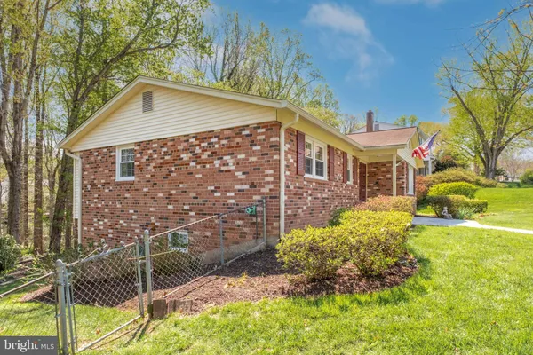 $775,000 | 8709 Powder Horn Road, Springfield, VA 22152