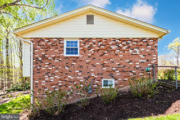 $775,000 | 8709 Powder Horn Road, Springfield, VA 22152