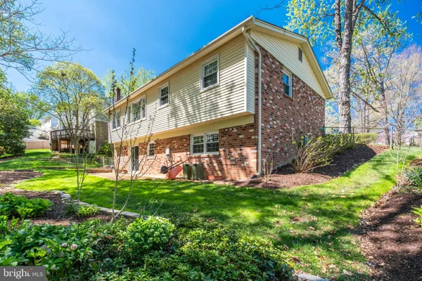 $775,000 | 8709 Powder Horn Road, Springfield, VA 22152