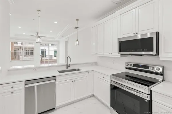 $4,000 | 47 Southwest Osceola Street, Unit UN206, Stuart, FL 34994