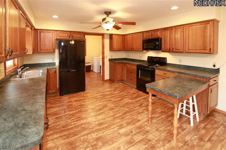 45253 Middle Ridge Road Amherst, OH 44001 - Photo 4 of 24