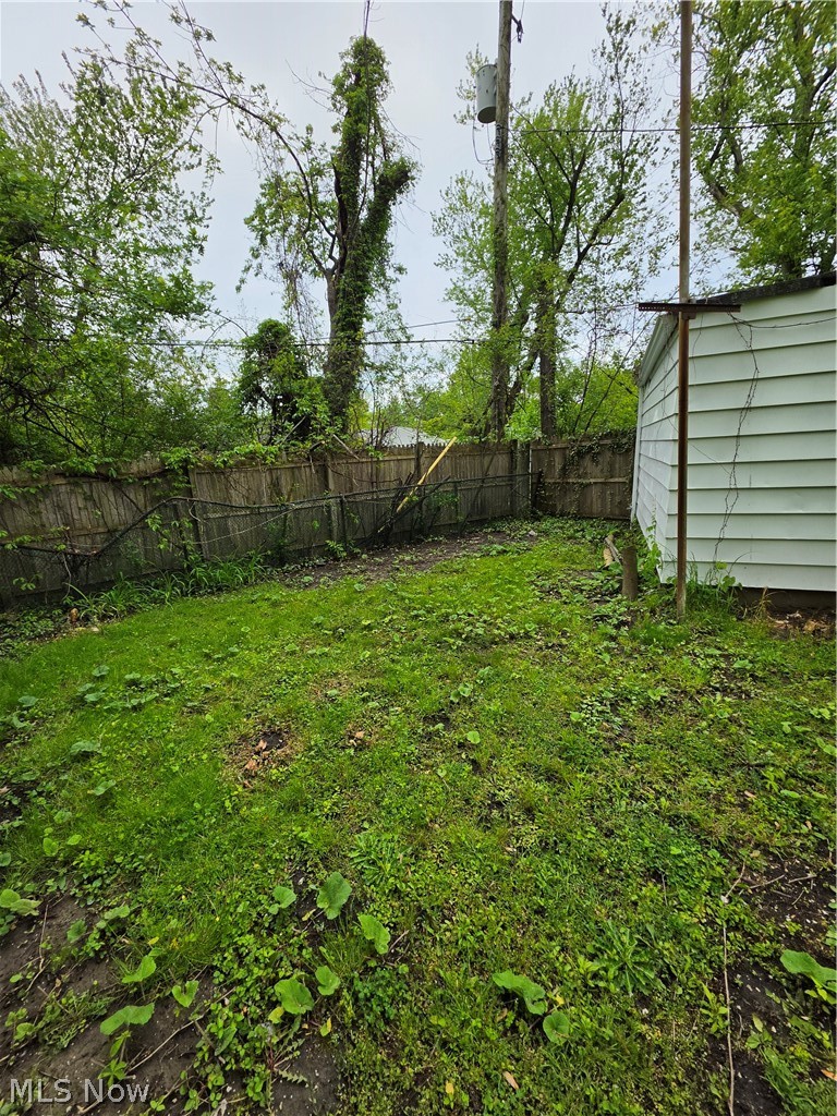 1925 Ridgehill Road Cleveland, OH 44121 - Photo 8 of 30