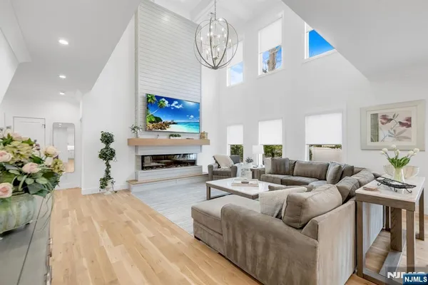 $2,295,000 | 495 Wilson Avenue, Paramus, NJ 07652