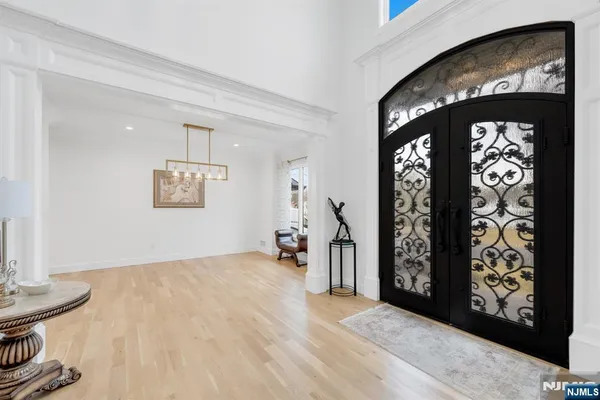 $2,295,000 | 495 Wilson Avenue, Paramus, NJ 07652