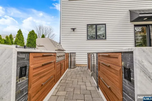 $2,295,000 | 495 Wilson Avenue, Paramus, NJ 07652