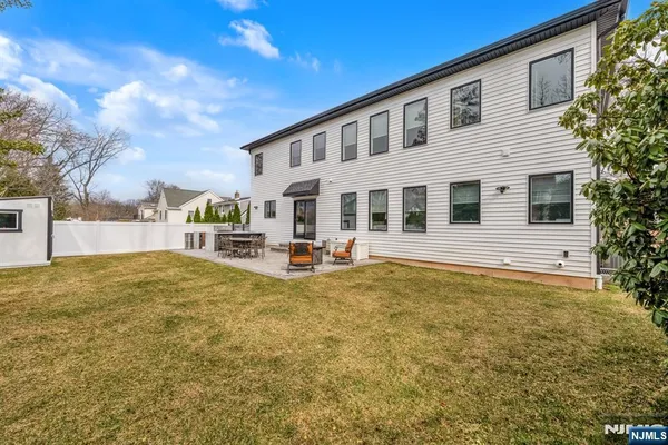 $2,295,000 | 495 Wilson Avenue, Paramus, NJ 07652