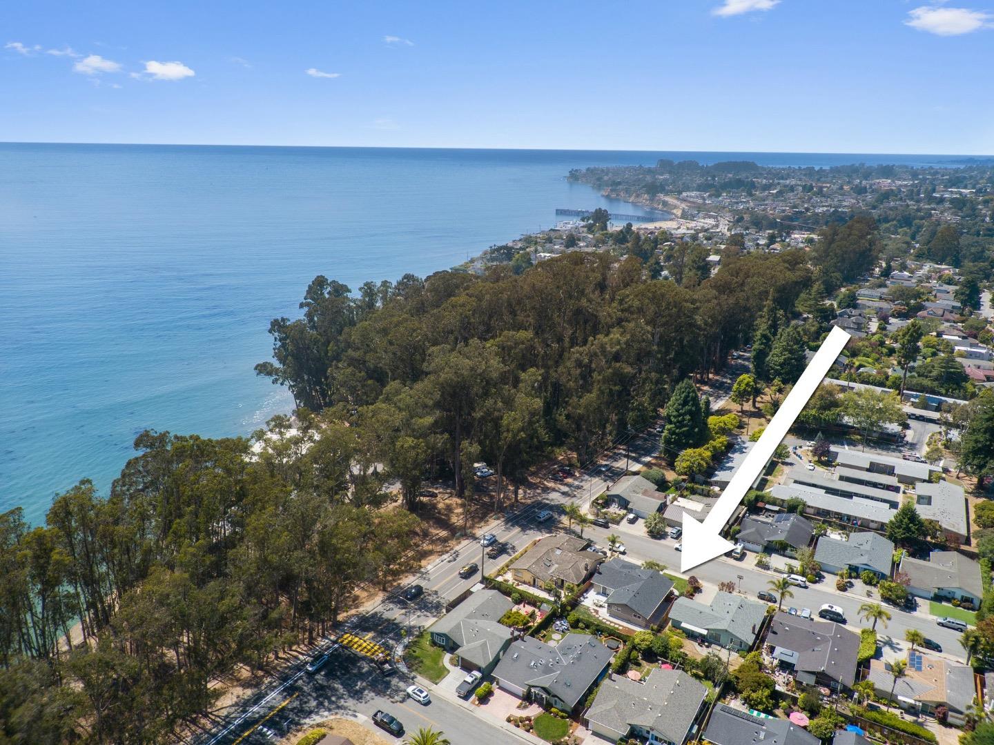 106 Wesley Street Capitola, CA 95010 - Photo 3 of 44