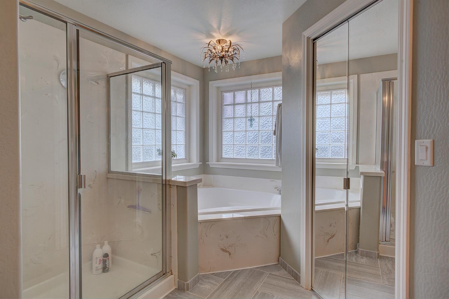 169 Orchardview Avenue Central Point, OR 97502 - Photo 18 of 28 a bathroom with a bathtub and shower