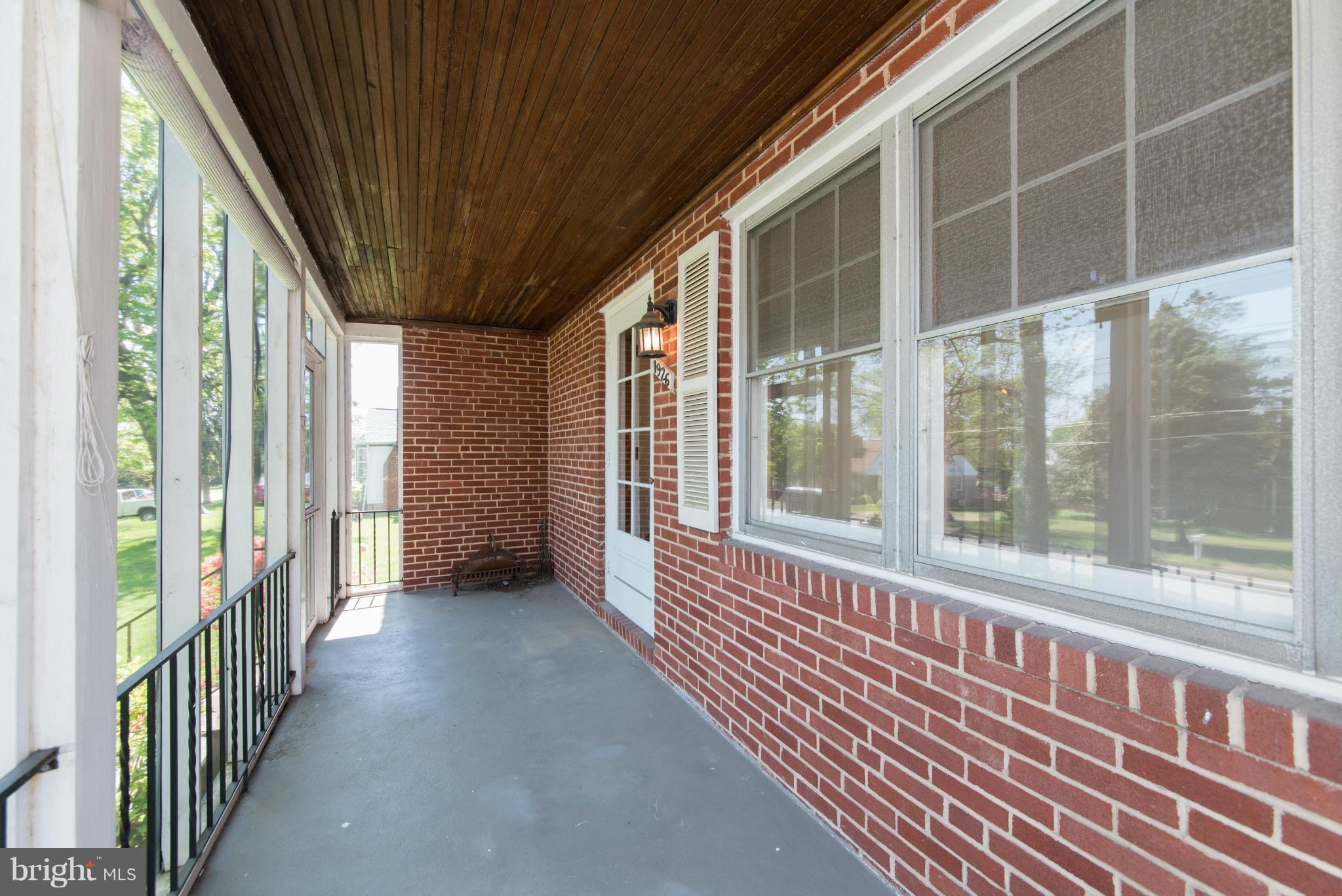 1926 Robinwood Road Baltimore, MD 21222 - Photo 3 of 30 Screened in porch