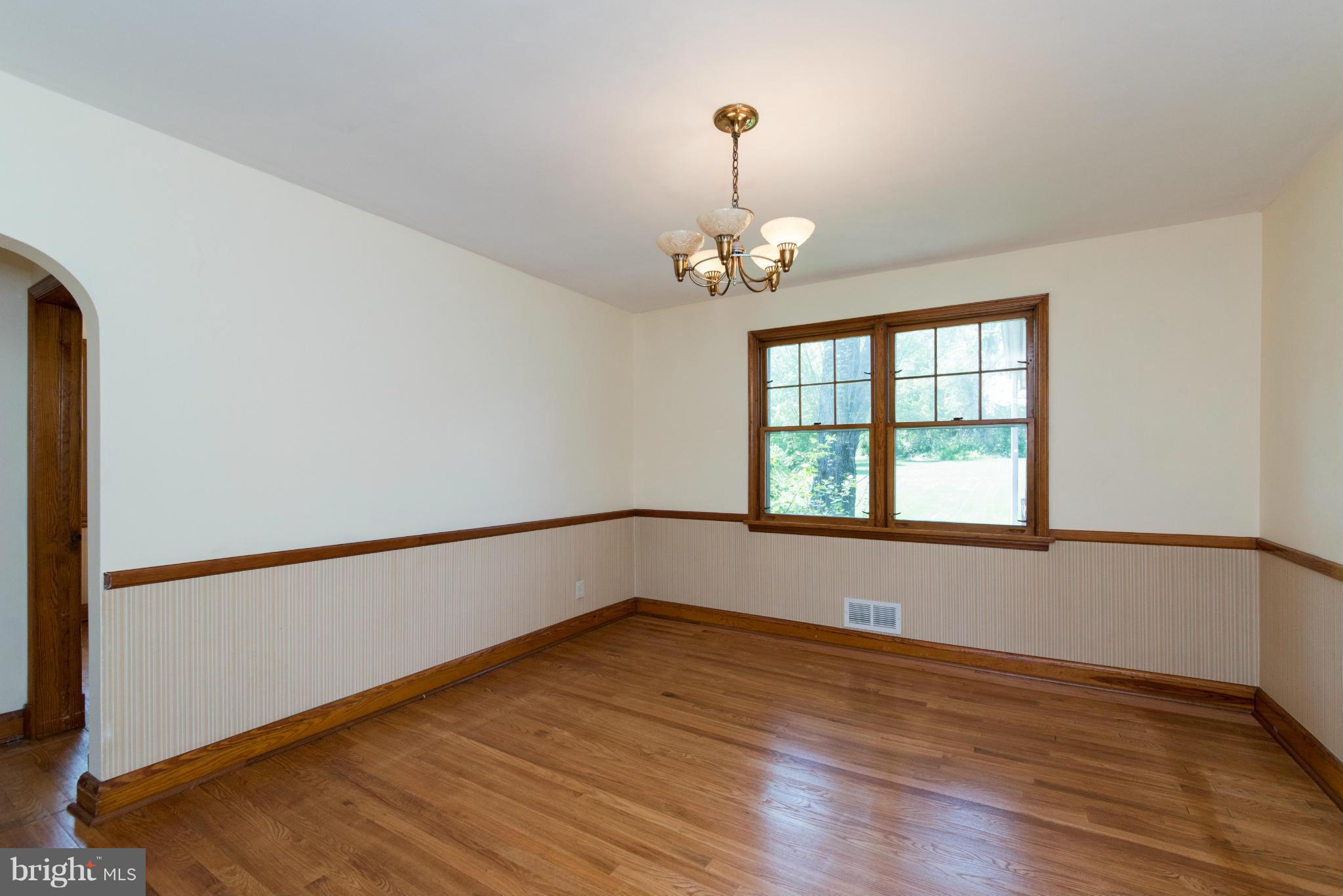 1926 Robinwood Road Baltimore, MD 21222 - Photo 7 of 30 Dining Room