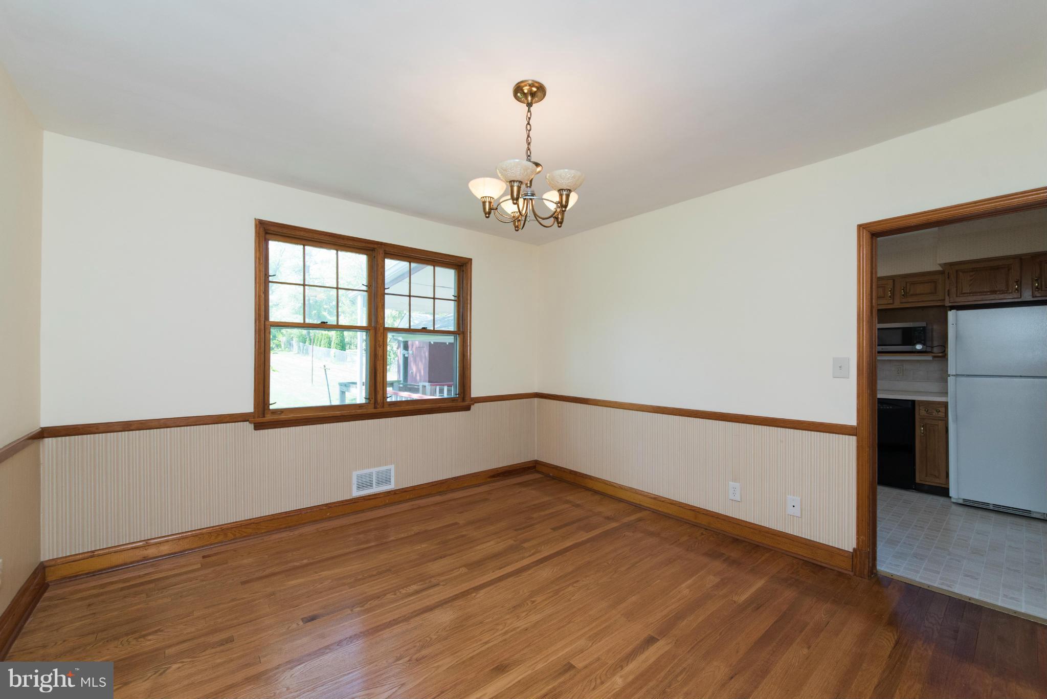 1926 Robinwood Road Baltimore, MD 21222 - Photo 8 of 30 Dining Room