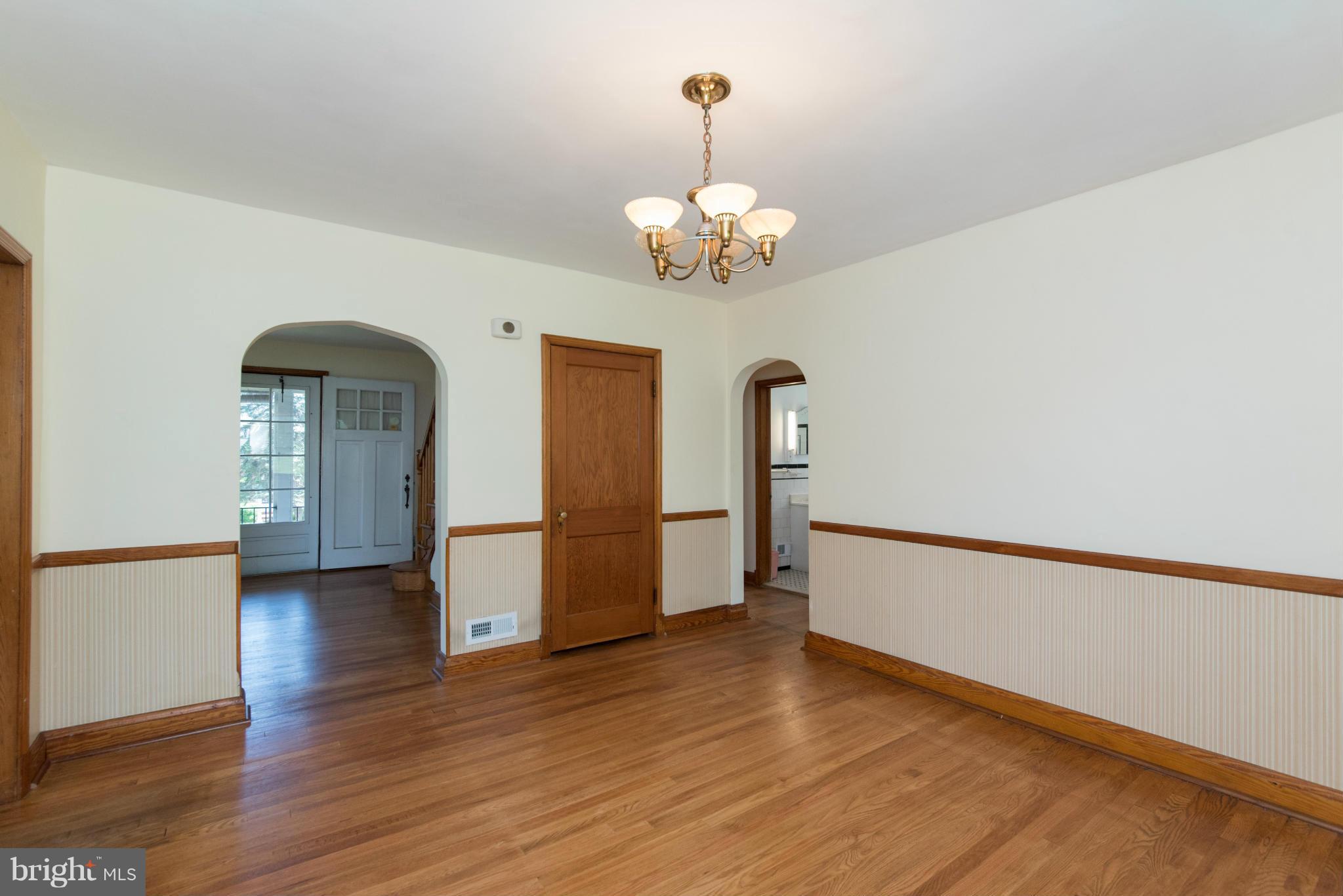 1926 Robinwood Road Baltimore, MD 21222 - Photo 9 of 30 Dining Room