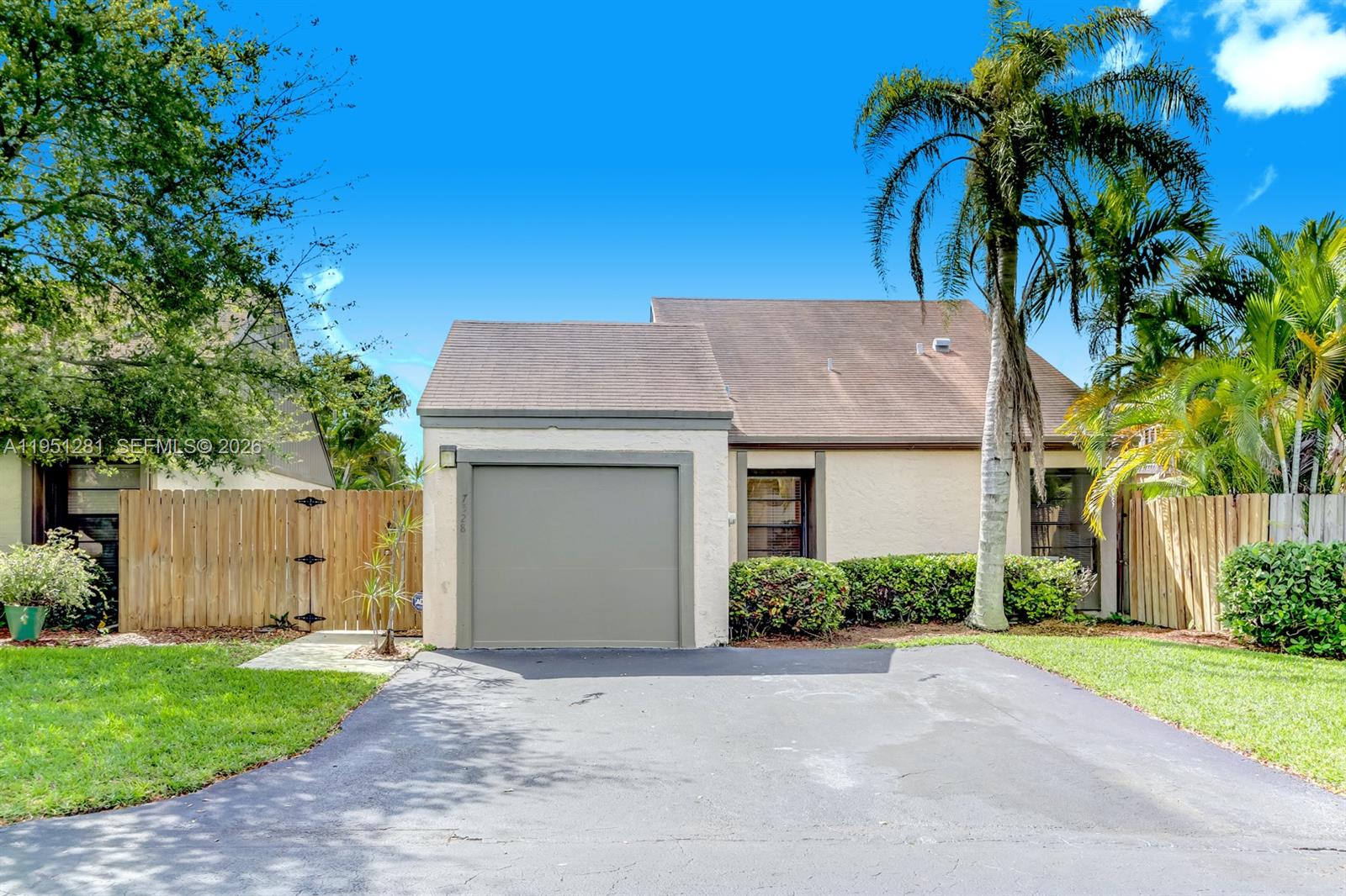 7528 Southwest 95th Place Miami, FL 33173 - Photo 14 of 16