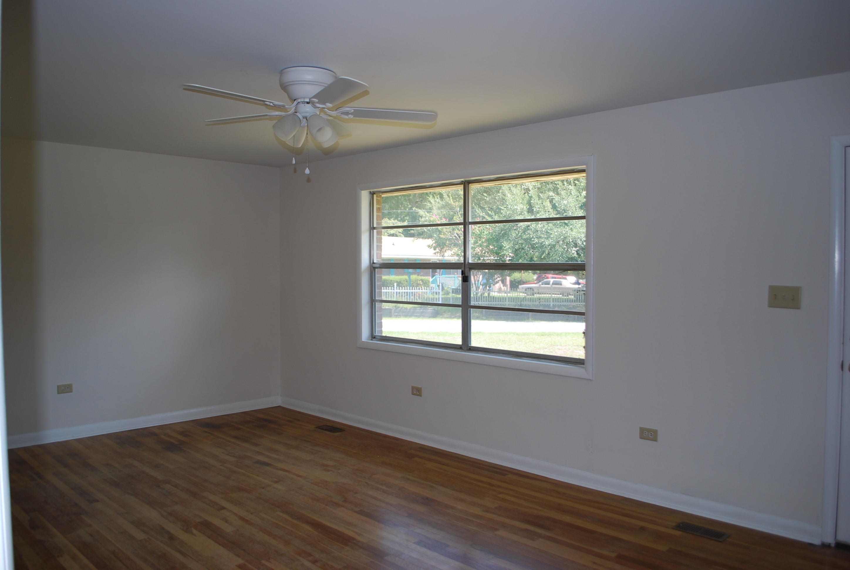 102 Magnolia Street Ladson, SC 29456 - Photo 4 of 11 DSC_7057