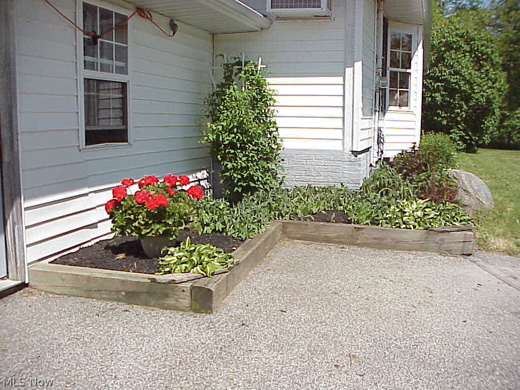 13962 Patch Road Burton, OH 44021 - Photo 9 of 15