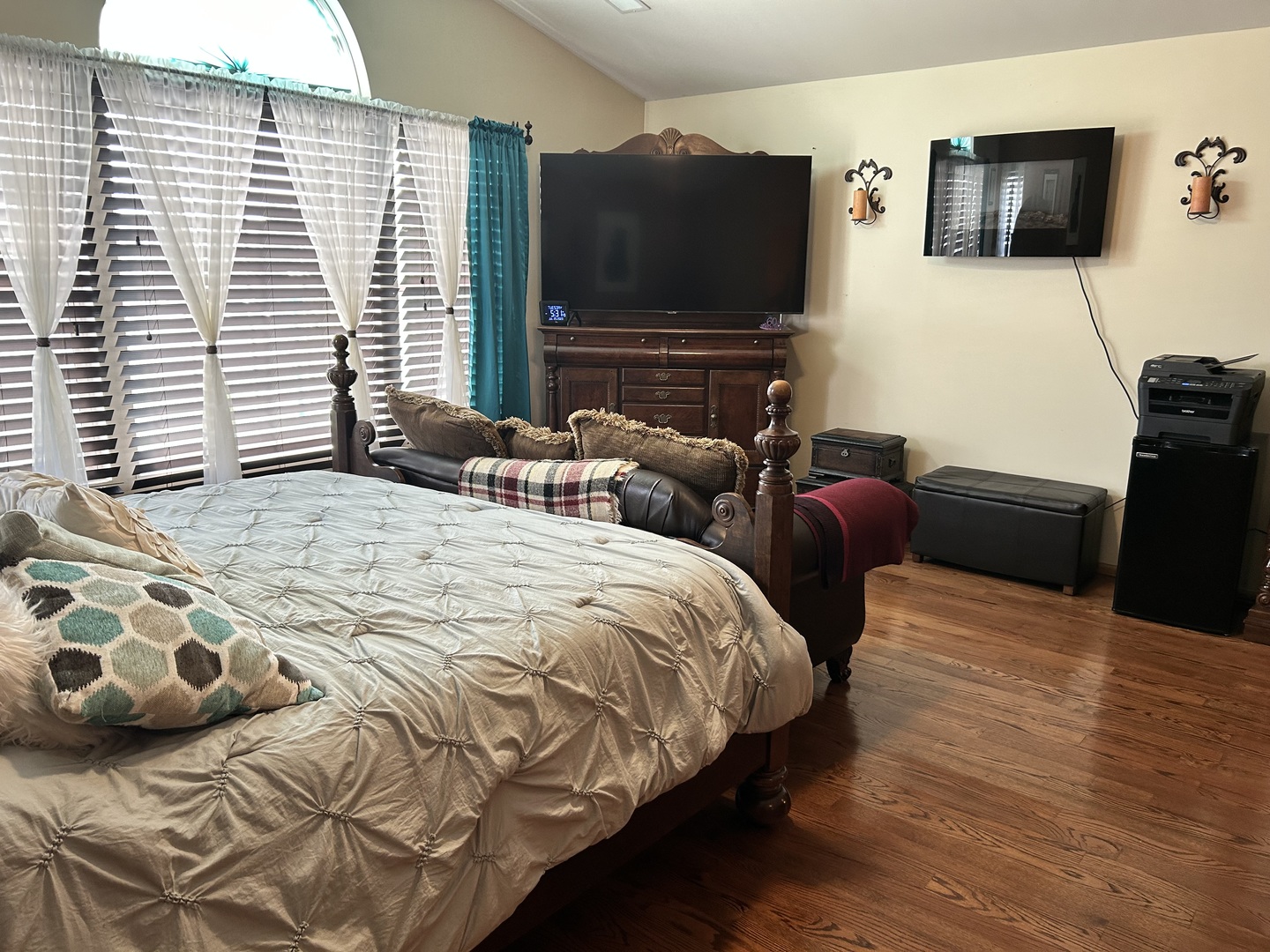 21211 Gray Hawk Drive Matteson, IL 60443 - Photo 25 of 36 a bedroom with bed tv and couch