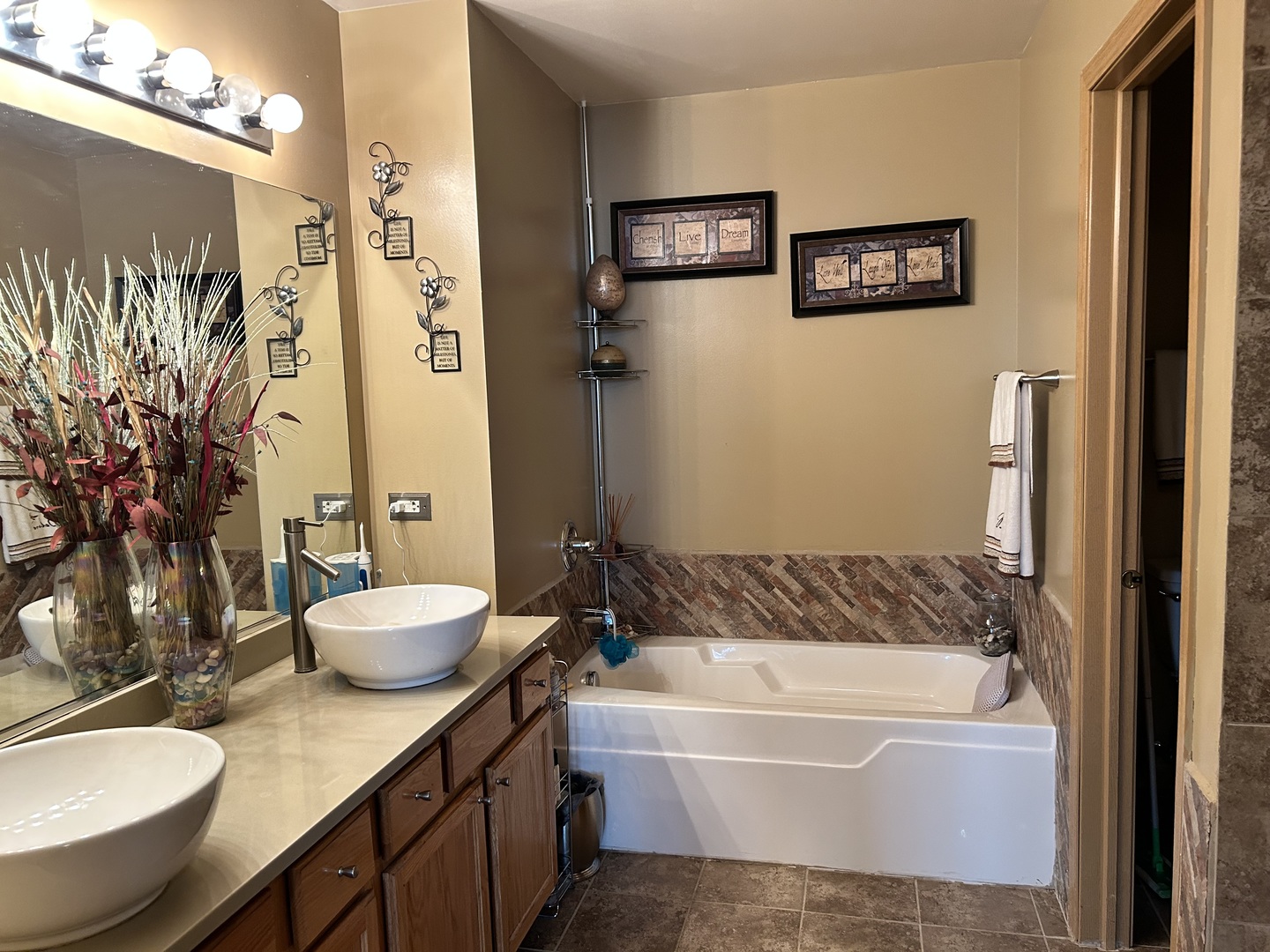 21211 Gray Hawk Drive Matteson, IL 60443 - Photo 29 of 36 a bathroom with a bathtub a sink and a toilet
