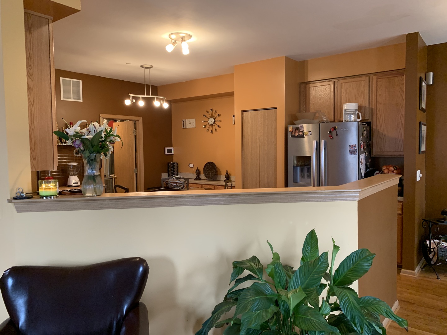21211 Gray Hawk Drive Matteson, IL 60443 - Photo 9 of 36 a dining room with furniture and a potted plant