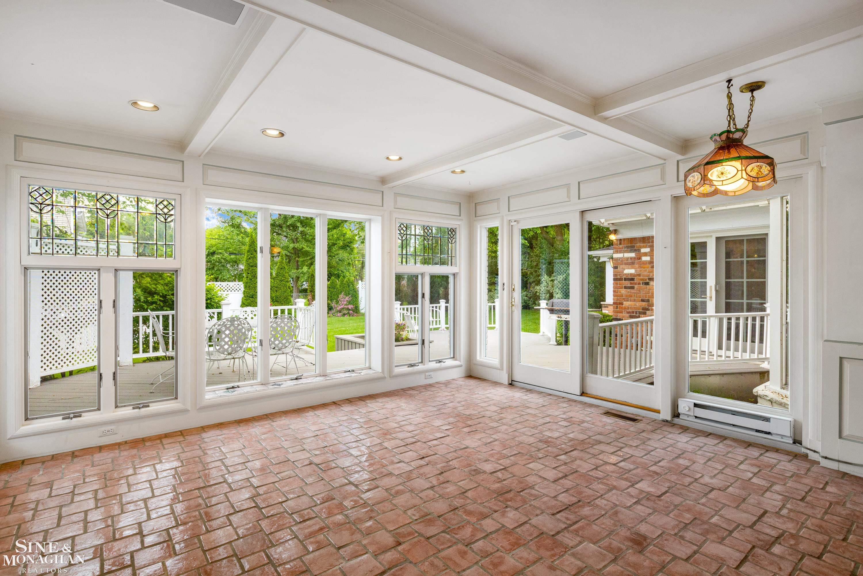 1380 Oxford Road Grosse Pointe Woods, MI 48236 - Photo 12 of 59